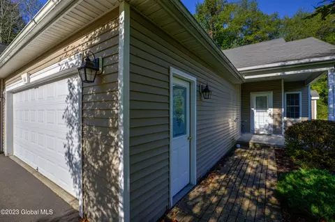 66 Oakmont St, Schenectady, NY 12309