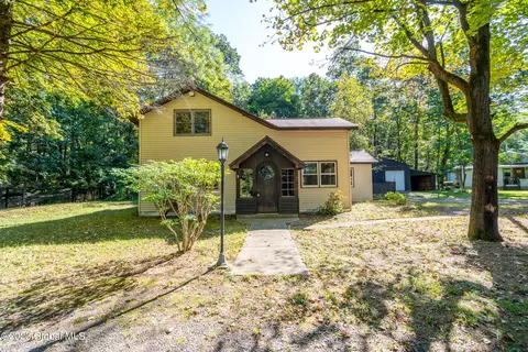130 Eastside Dr, Ballston Lake, NY 12019