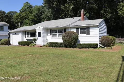 31 Bridle Path, Albany, NY 12205