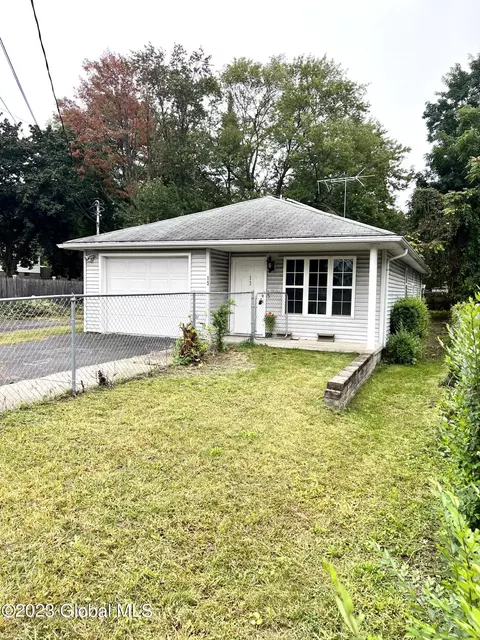 13 Vly Rd, Albany, NY 12205