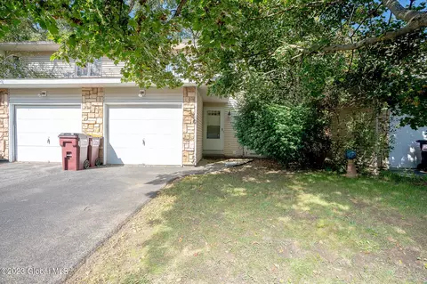 65 Velina Dr, Albany, NY 12203