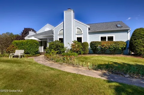 32 Pepper Ln, Saratoga Springs, NY 12866