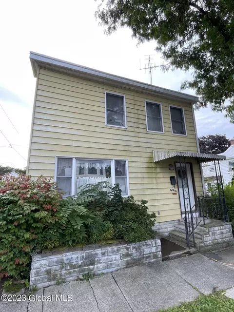 85 4th St, Waterford, NY 12188