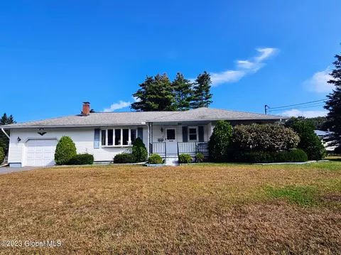 19 Raymond St, Corinth, NY 12822