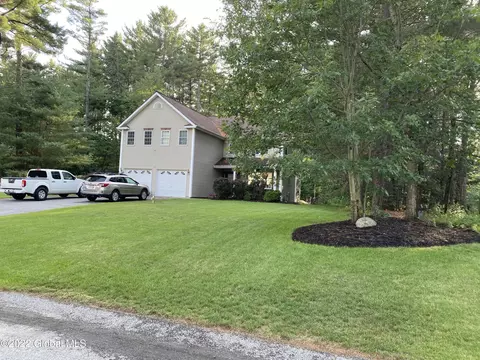 22 Mcechron Ln, Queensbury, NY 12804