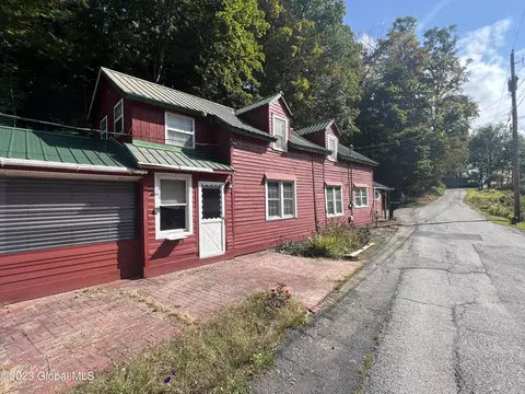 15 E Rock Ave, Whitehall, NY 12887