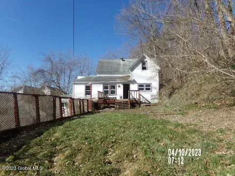 2 Rockton St, Amsterdam, NY 12010