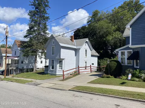 15 Bloomingdale Ave, Gloversville, NY 12078