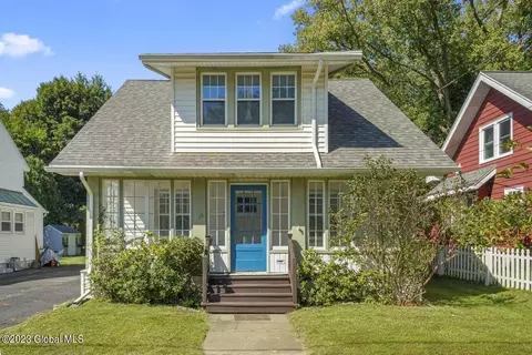 15 Knowles Ter, Albany, NY 12203