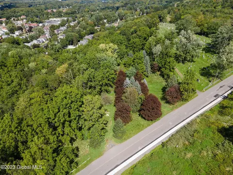 226 Cemetery Rd, Troy, NY 12182