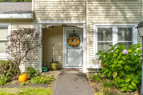 6 Hancock Way, Clifton Park, NY 12065