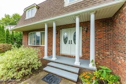 345 Dolan Dr, Schenectady, NY 12306 photo 4