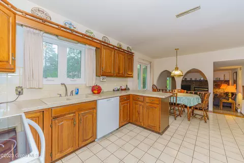 345 Dolan Dr, Schenectady, NY 12306 photo 13