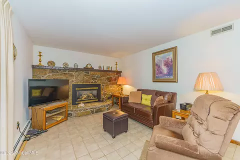 345 Dolan Dr, Schenectady, NY 12306 photo 20
