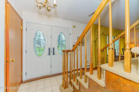 345 Dolan Dr, Schenectady, NY 12306 photo 5