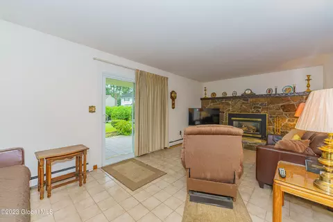 345 Dolan Dr, Schenectady, NY 12306 photo 19