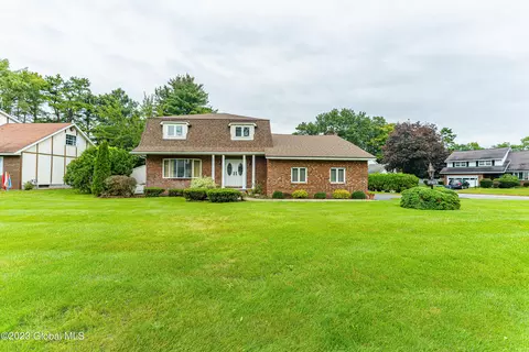 345 Dolan Dr, Schenectady, NY 12306