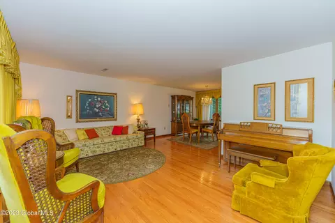 345 Dolan Dr, Schenectady, NY 12306 photo 6