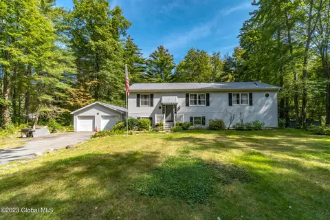 61 Robbins Rd, Gansevoort, NY 12831