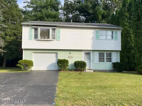 13 Pawling St, Menands, NY 12204