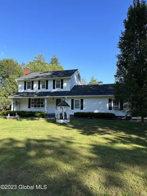 35 Rainbow Trl, Queensbury, NY 12804