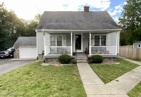 4 Arts St, Troy, NY 12180