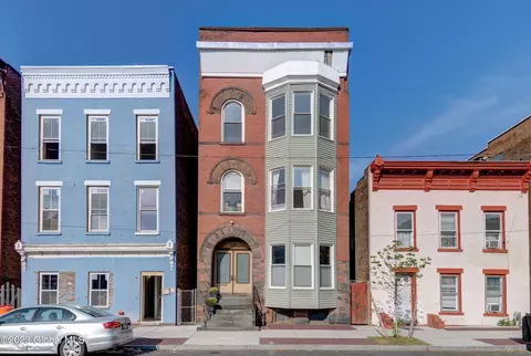 255 3rd St, Troy, NY 12180