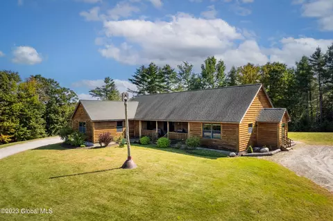 27 Strawberry Hill Rd, Warrensburg, NY 12885