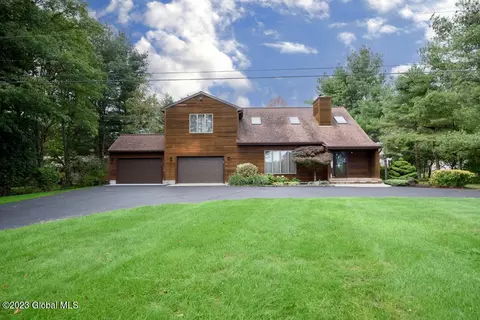 147 Swift Rd, Voorheesville, NY 12186