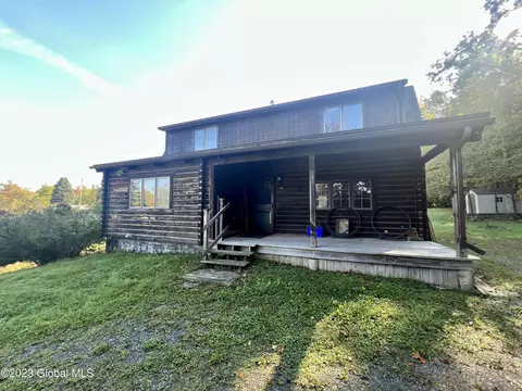 146 Holcomb Rd, Averill Park, NY 12018