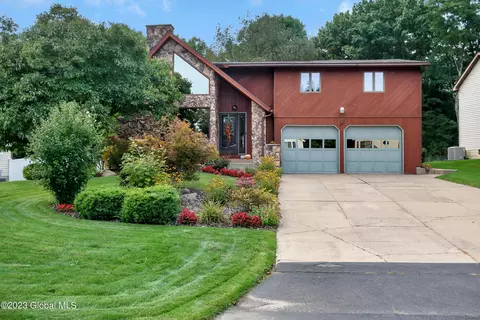 2011 Michael Ln, Rotterdam, NY 12306
