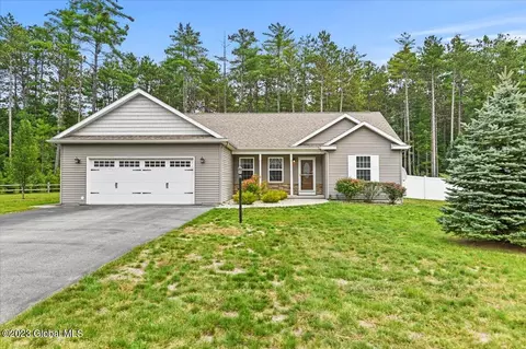 11 Elk Ridge Dr, Queensbury, NY 12804