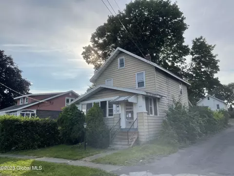 605 8th Ave, Watervliet, NY 12189