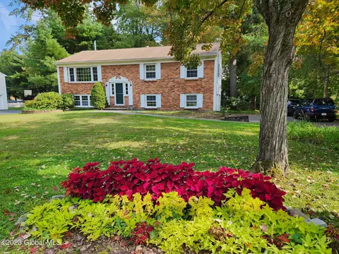 3132 Lone Pine Rd, Schenectady, NY 12303