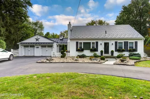 62 Maxwell Rd, Latham, NY 12110