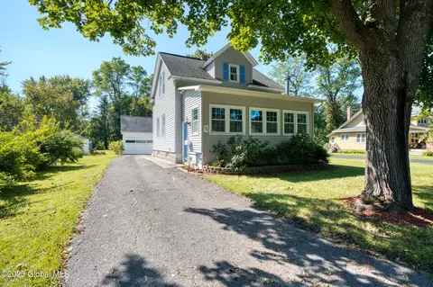 94 Seaman Ave, Castleton On Hudson, NY 12033