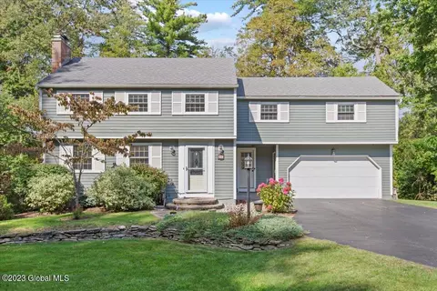 30 E Bayberry Rd, Glenmont, NY 12077