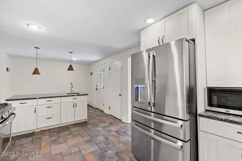 30 E Bayberry Rd, Glenmont, NY 12077 photo 6