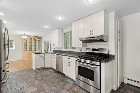 30 E Bayberry Rd, Glenmont, NY 12077 photo 7