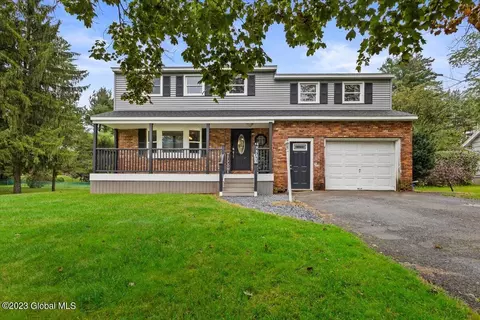 8 Montclair Ave, Glenville, NY 12302