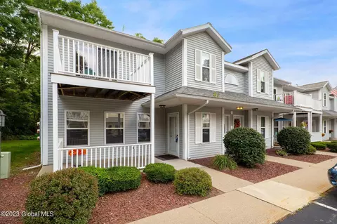 2001 Cambridge Manor Dr, Schenectady, NY 12302