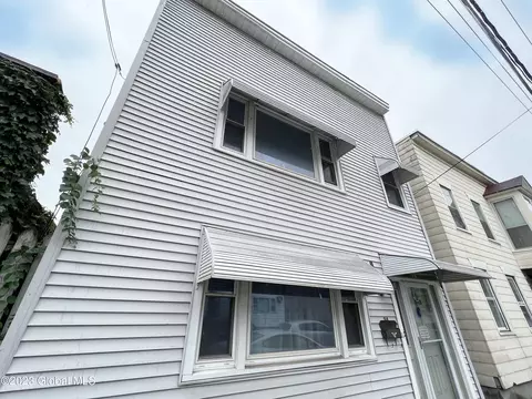 34 Congress St, Cohoes, NY 12047