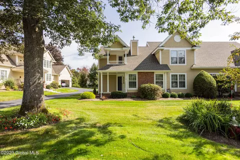 18 Overlook Dr, Queensbury, NY 12804