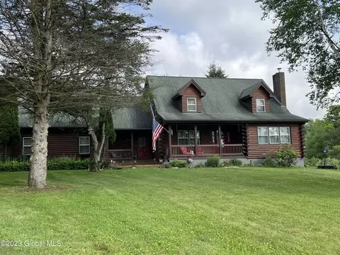 14 N Knolls Rd, Queensbury, NY 12804