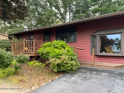 9 Red Coach Trl, Ballston Spa, NY 12020