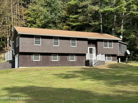 172 Reafield Farm Rd, Cambridge, NY 12816