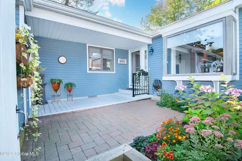 7 Collins Ter, Saratoga Springs, NY 12866