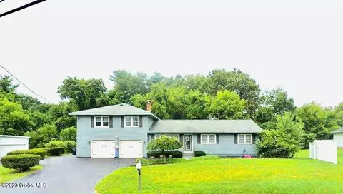 27 Quarry Dr, Albany, NY 12205