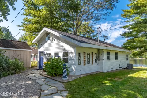 121 Deerfield Ln, Easton, NY 12154