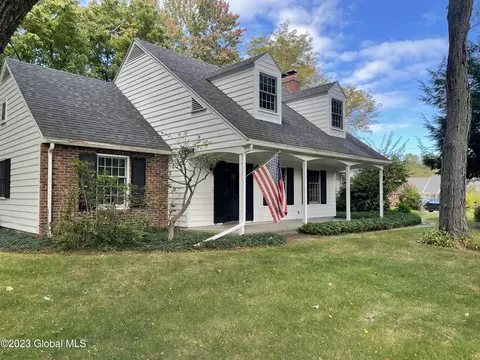 103 Woodlawn Dr, Gloversville, NY 12078